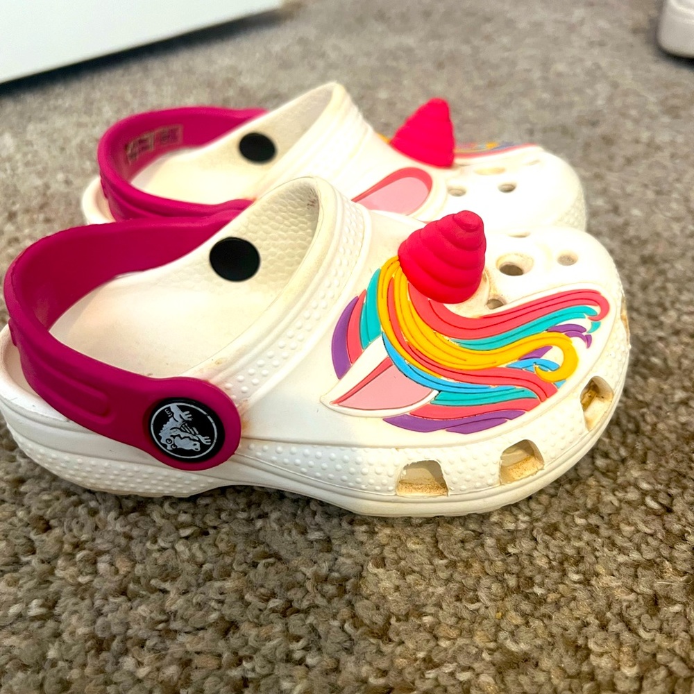 Toddlers a 7 unicorn crocs